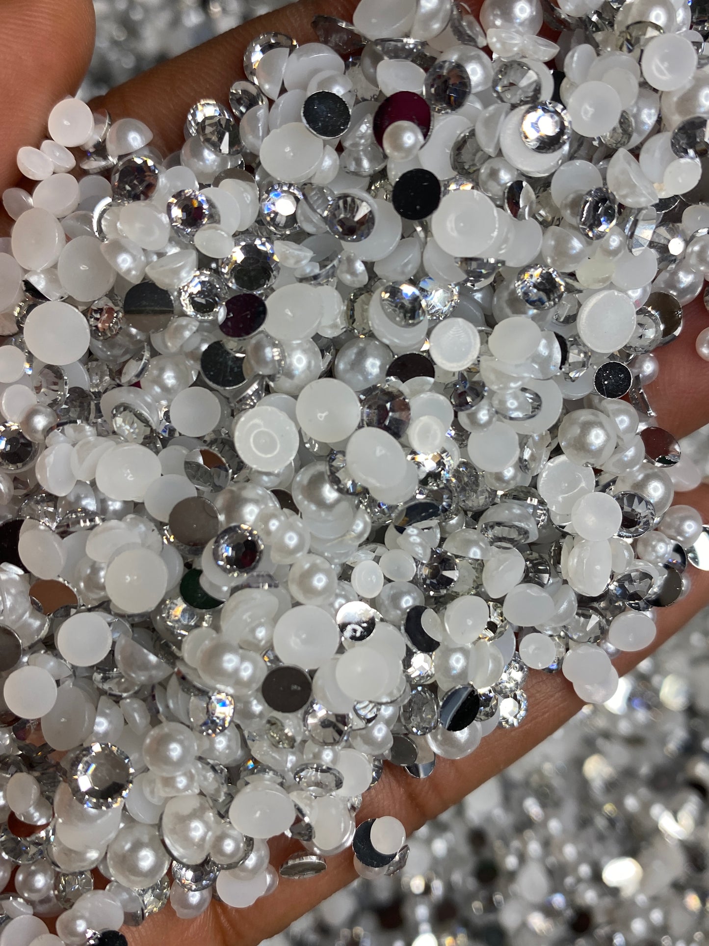 White Queen Rhinestone & Pearl Mix 30gram