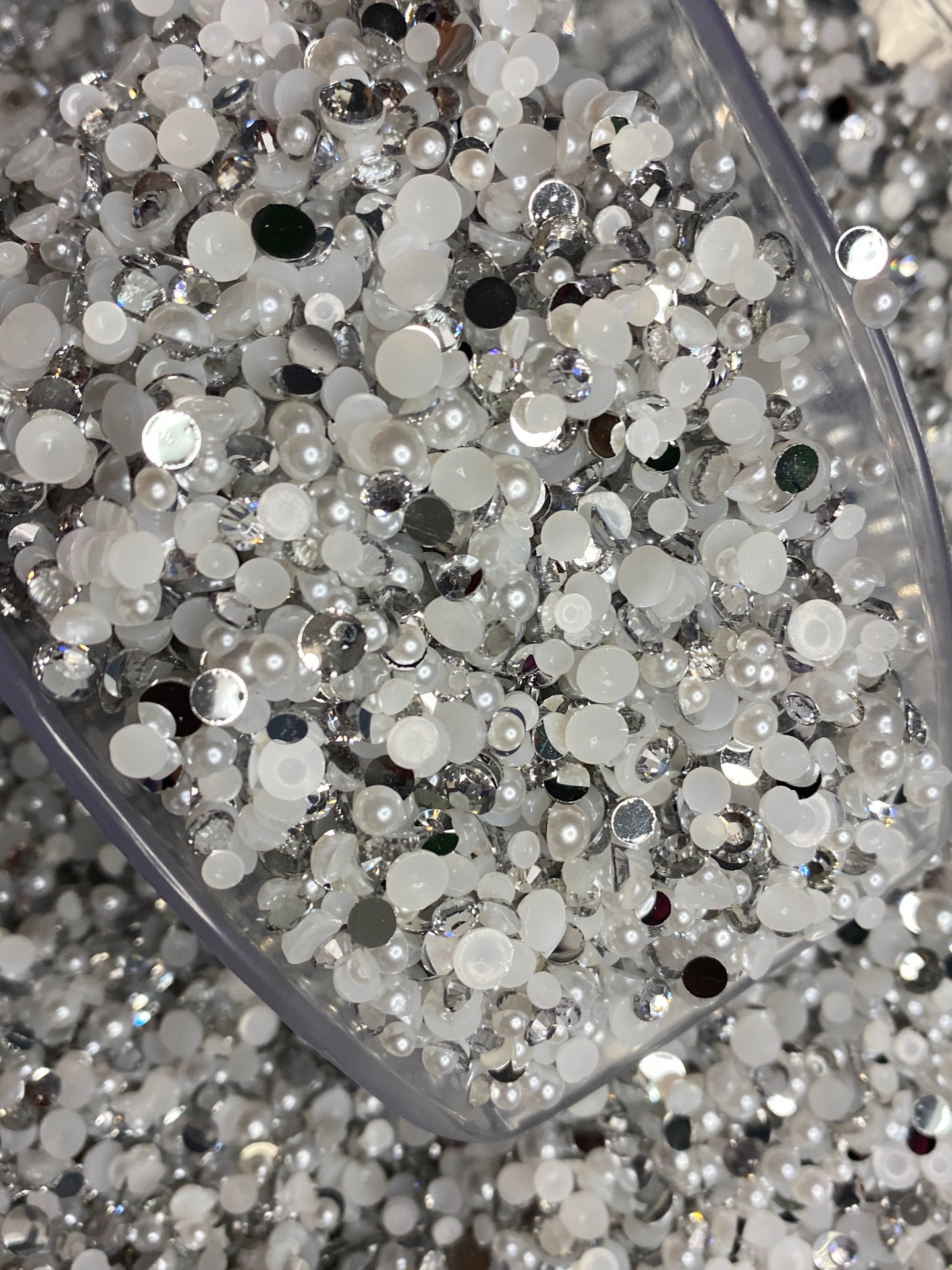 White Queen Rhinestone & Pearl Mix 30gram