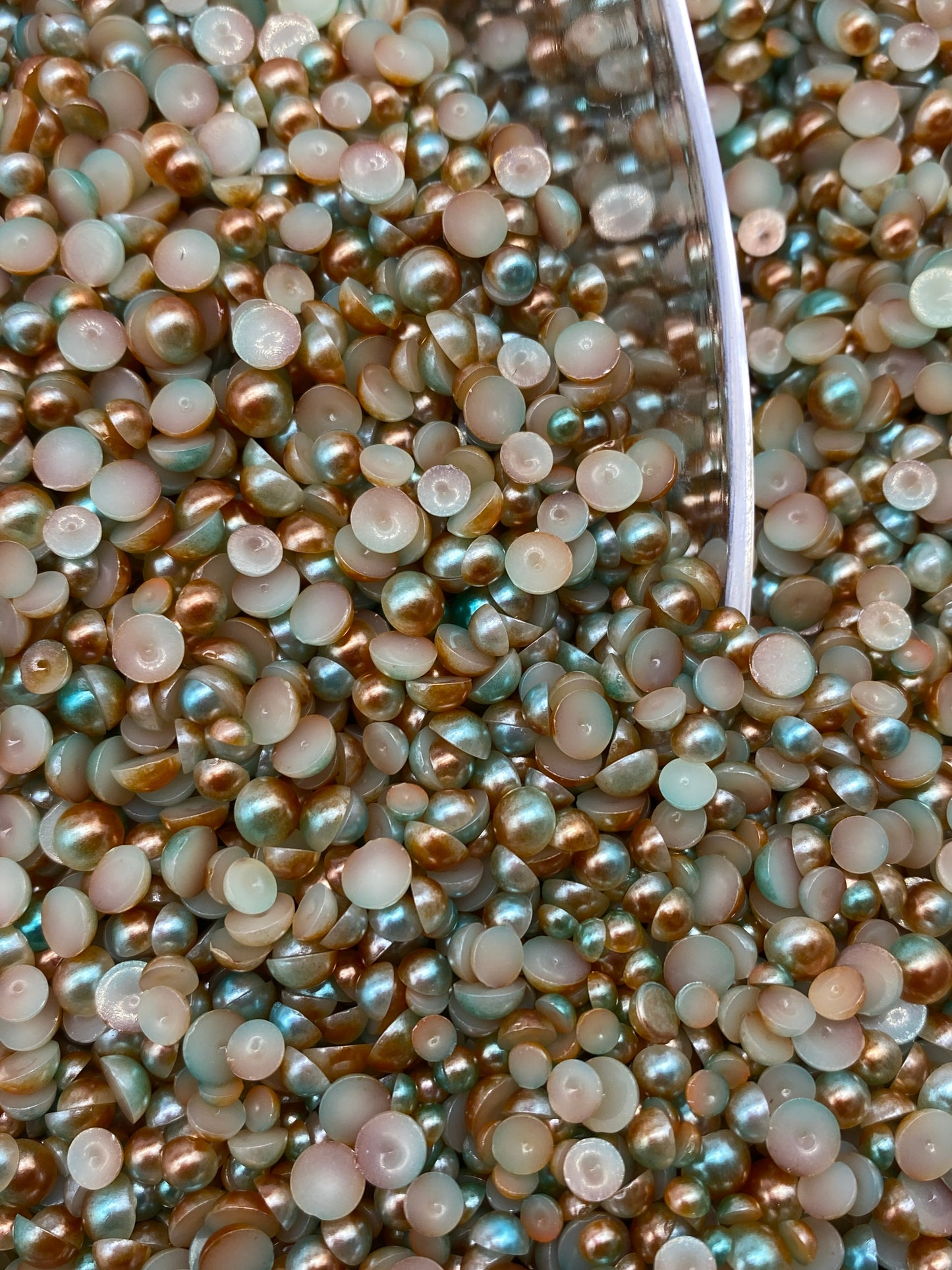 Brown  Rainbow Pearl (Mix Size)