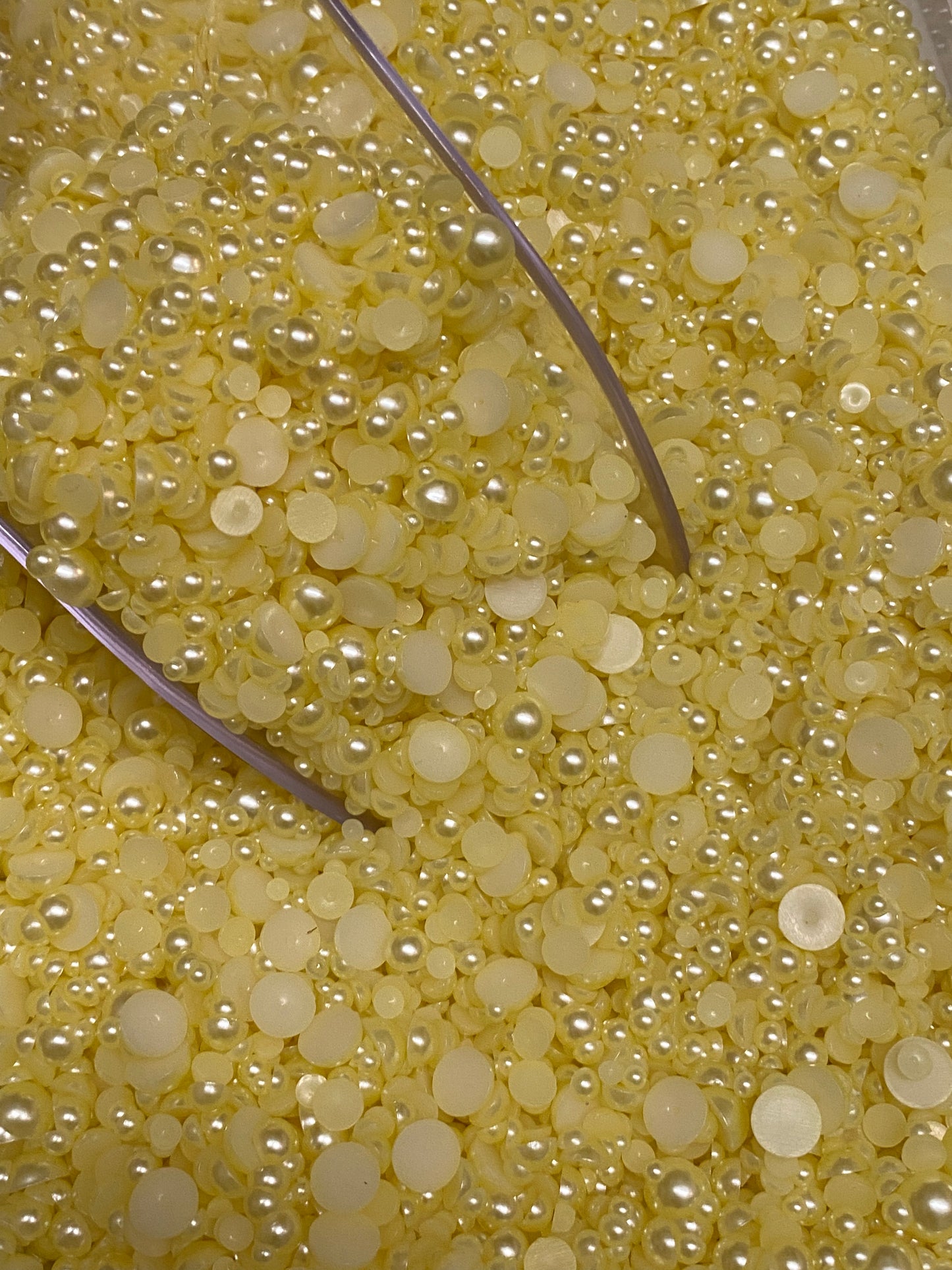 Lit Yellow non-Ab Pearl (Mix Size)